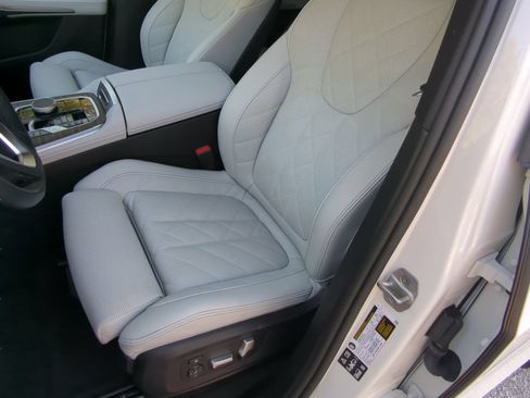 Used 2025 BMW X5 xDrive40i w/ Premium Package AWD/4WD image 57