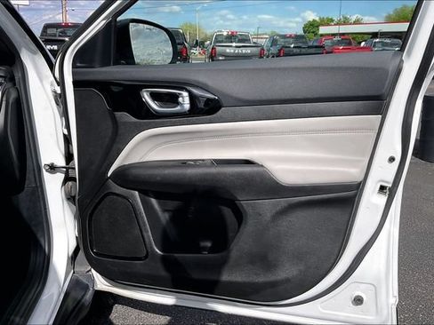 Used 2025 Jeep Compass Limited AWD/4WD image 19