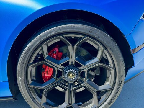 Used 2023 Lamborghini Huracan Tecnica image 11