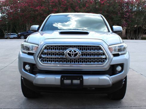 Used 2016 Toyota Tacoma TRD Sport w/ Towing Package RWD image 5