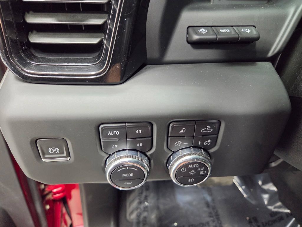 Used 2024 GMC Sierra 2500 AT4 w/ Technology Package AWD/4WD image 26
