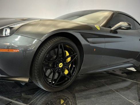 Used 2015 Ferrari California T image 29