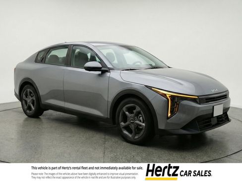 Used 2025 Kia K4 LXS image 1