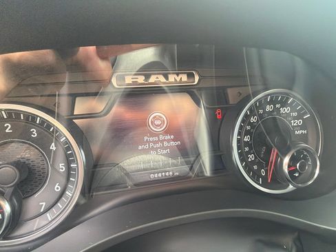 Used 2023 RAM 1500 Laramie AWD/4WD image 4