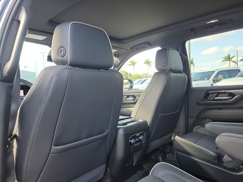 Used 2025 GMC Yukon XL Elevation image 15