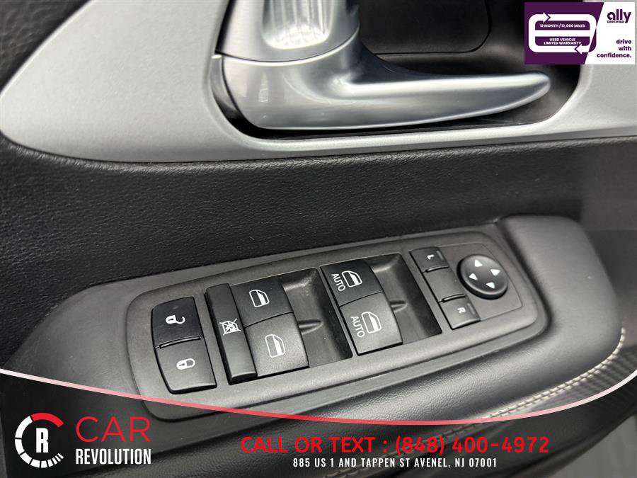 Used 2024 Chrysler Pacifica Limited FWD image 29