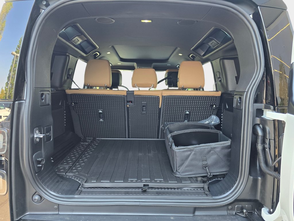 New 2026 Land Rover Defender 110 X-Dynamic SE AWD/4WD image 12