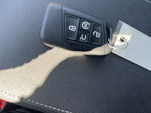Certified 2024 Volkswagen Taos SEL AWD/4WD image 32