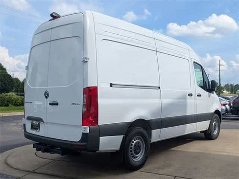 Used 2025 Mercedes-Benz Sprinter 2500 image 7