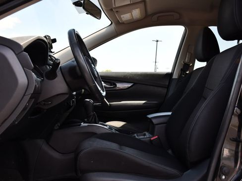Used 2018 Nissan Rogue SV FWD image 15