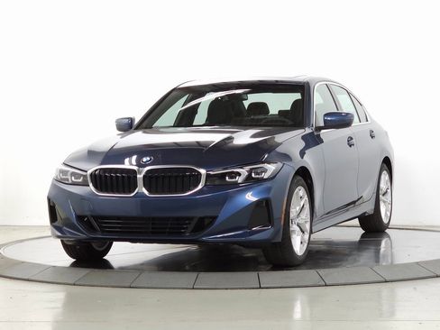 Certified 2025 BMW 330i xDrive 330i xDrive w/ Convenience Package image 3