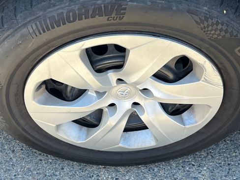 Used 2021 Toyota RAV4 LE FWD image 10
