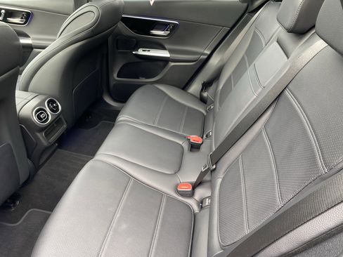 Used 2025 Mercedes-Benz GLC 300 4MATIC image 24