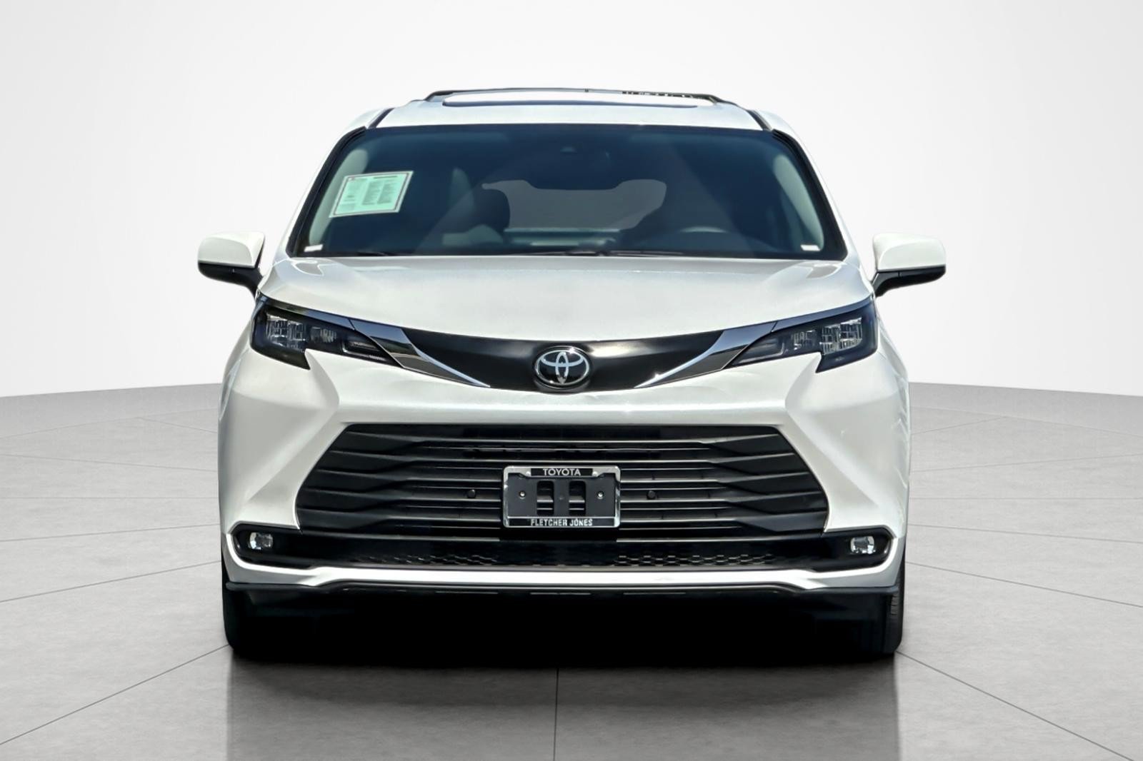 Certified 2026 Toyota Sienna XLE FWD image 8