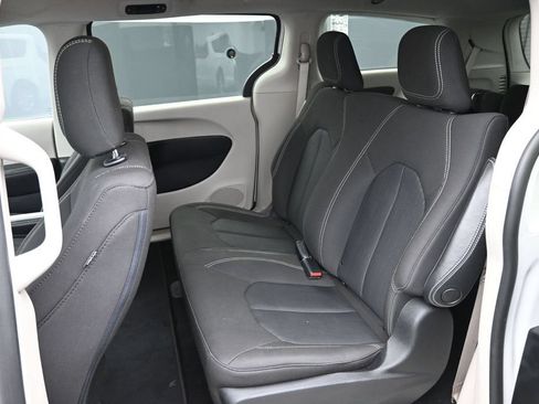 Used 2020 Chrysler Voyager L FWD image 14