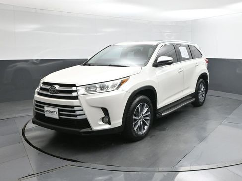 Used 2019 Toyota Highlander XLE image 1