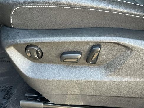 Used 2024 Volkswagen Atlas SE image 33