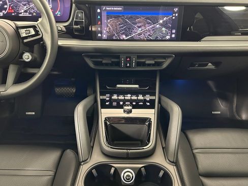Certified 2024 Porsche Cayenne Coupe AWD/4WD image 19