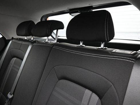 Used 2025 Hyundai Venue SEL image 25