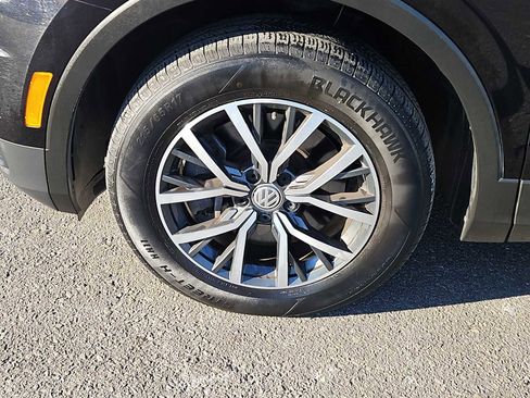 Used 2019 Volkswagen Tiguan SE w/ Panoramic Sunroof Package image 7