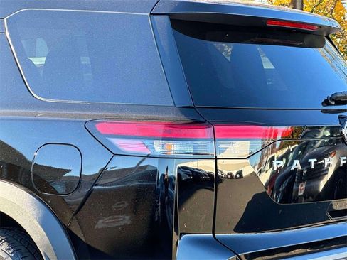 Certified 2023 Nissan Pathfinder SL image 9