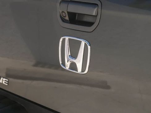 Used 2017 Honda Ridgeline RTL image 11