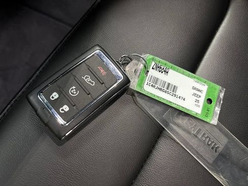 Used 2025 Jeep Grand Cherokee Limited AWD/4WD image 28