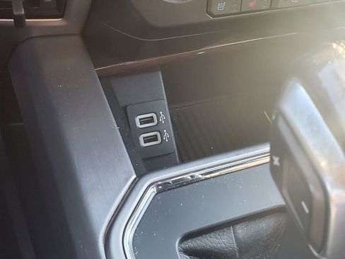 Used 2017 Ford F150 Platinum w/ Equipment Group 701A Luxury image 23