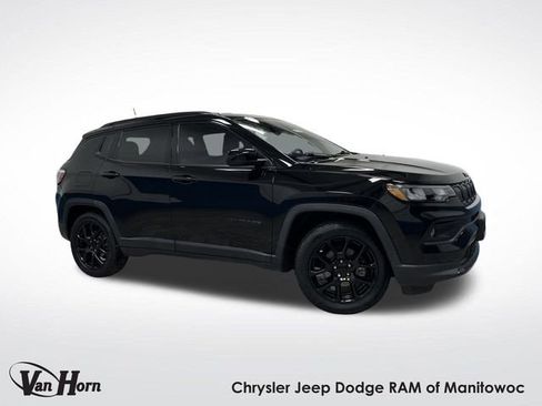 Used 2022 Jeep Compass Altitude image 1