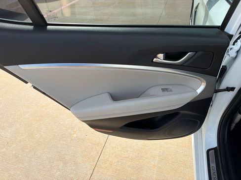 Used 2021 Genesis G70 2.0T RWD image 15