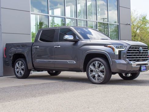 Used 2024 Toyota Tundra Capstone AWD/4WD image 3