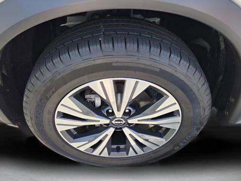 Used 2022 Nissan Rogue SV image 9