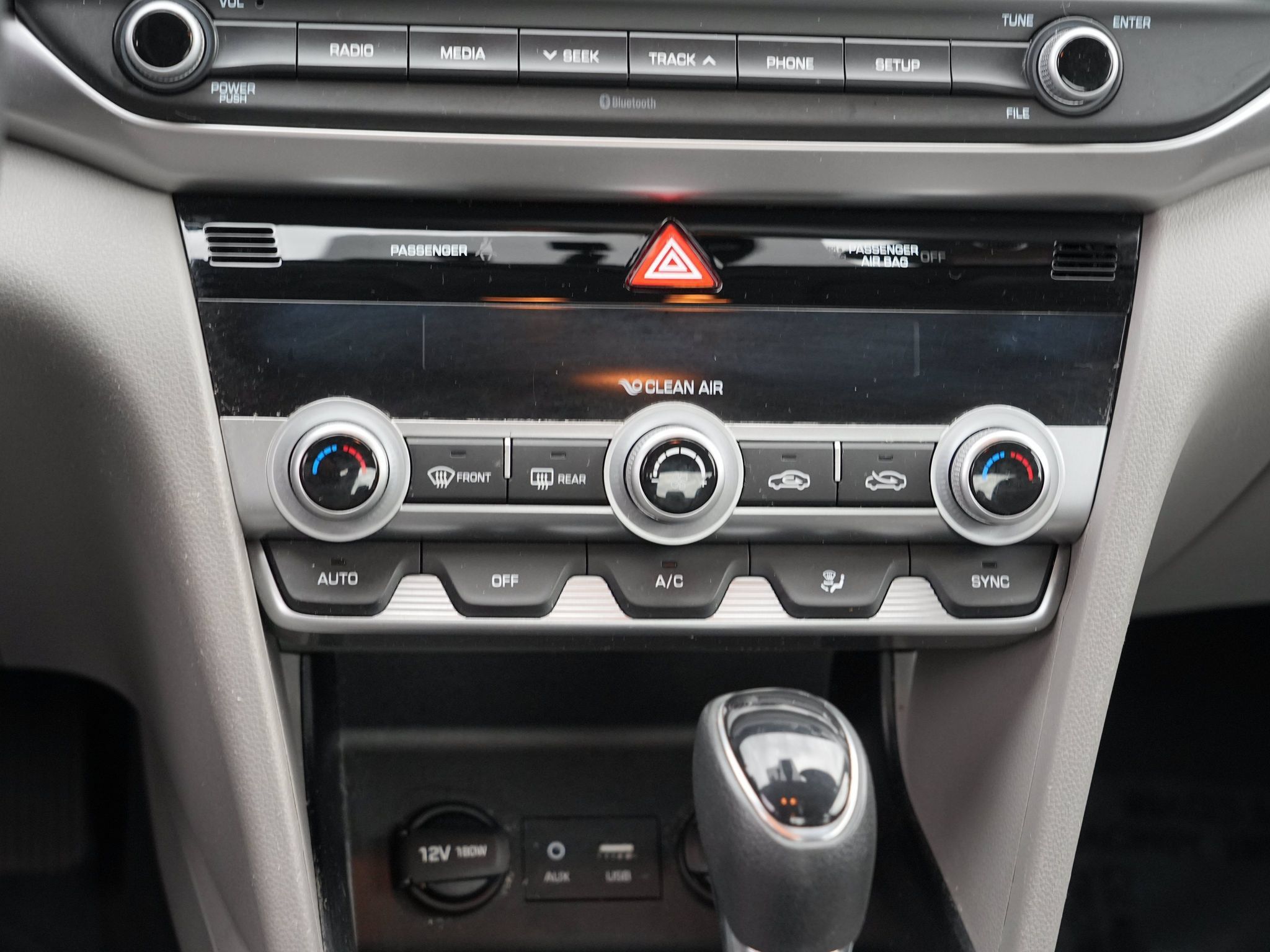 Used 2020 Hyundai Elantra SE FWD image 24