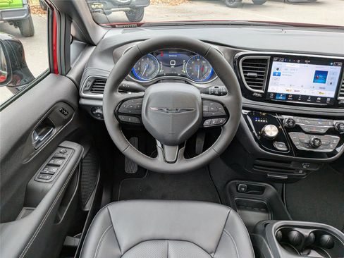 New 2026 Chrysler Pacifica Select image 18