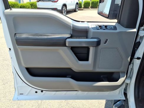 Used 2017 Ford F150 XLT w/ Equipment Group 302A Luxury AWD/4WD image 8