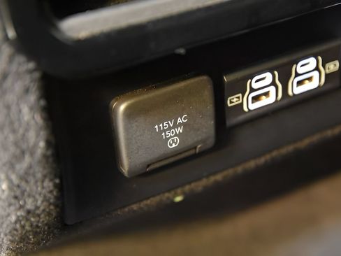 Used 2024 Jeep Wagoneer Series II w/ Flexible Seating Group AWD/4WD image 38