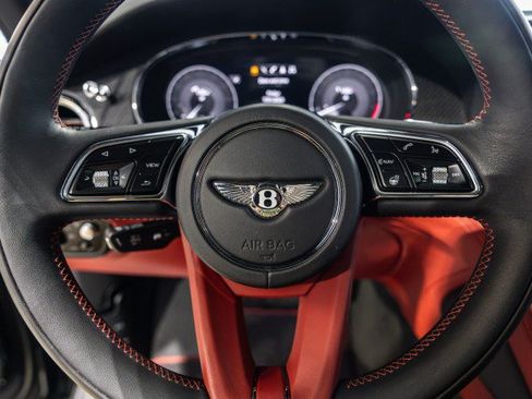 Used 2023 Bentley Bentayga AWD/4WD image 37