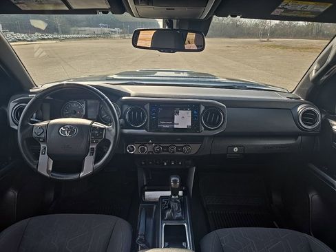 Used 2019 Toyota Tacoma TRD Sport image 9