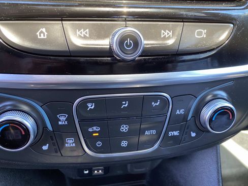 Used 2023 Chevrolet Traverse RS AWD/4WD image 17