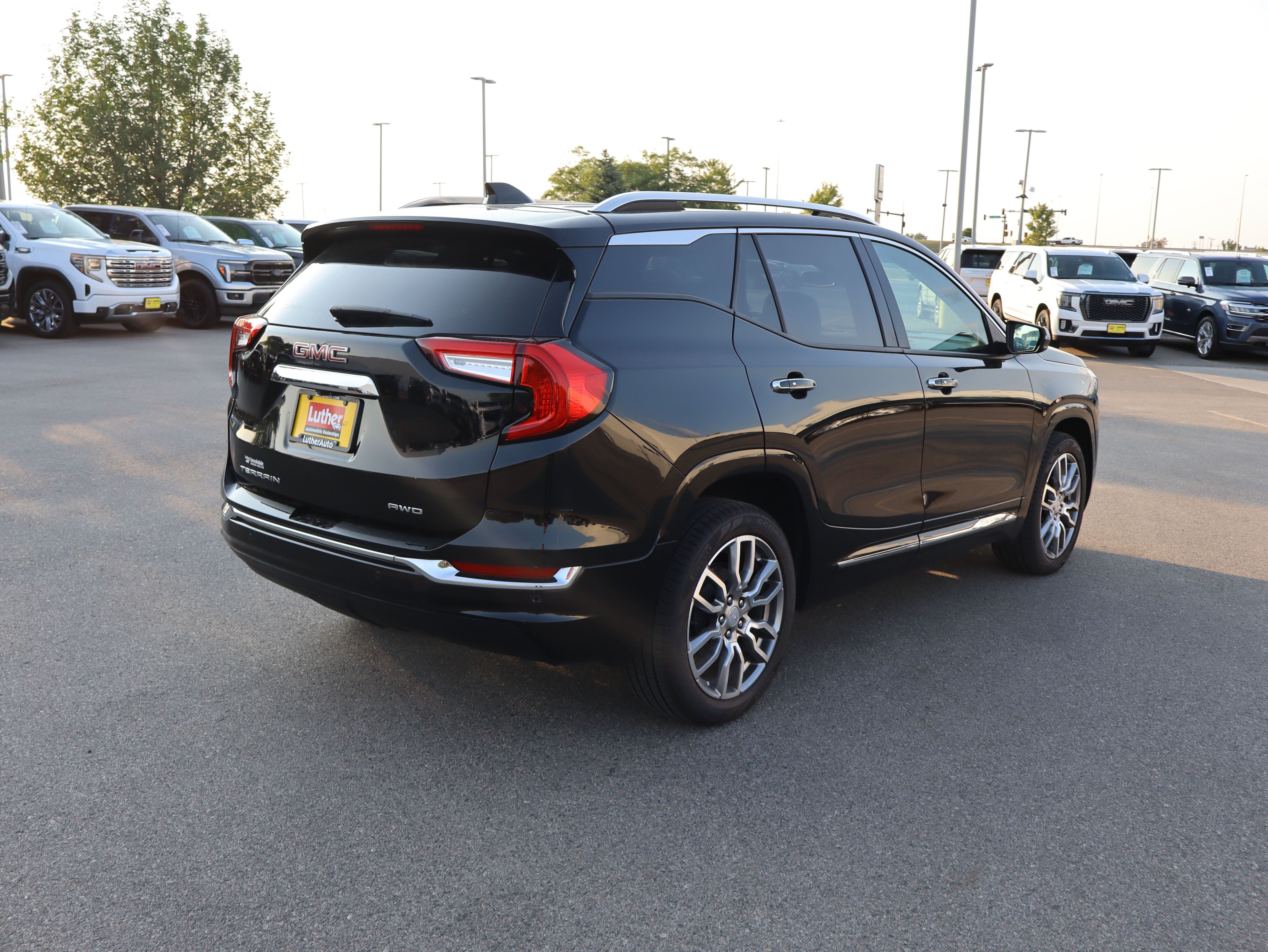 Certified 2022 GMC Terrain Denali w/ Denali Premium Package AWD/4WD image 7