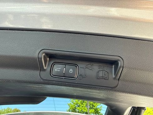 Used 2022 Ford Explorer XLT w/ Equipment Group 202A AWD/4WD image 28