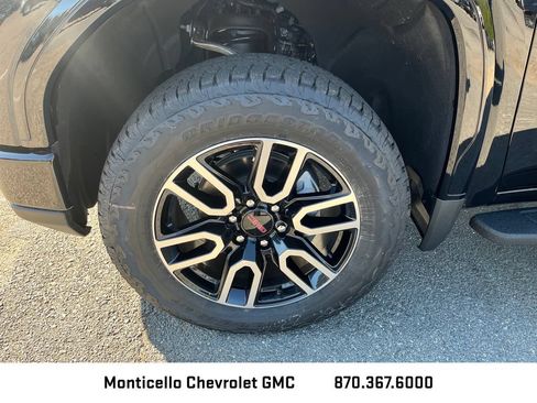 New 2026 GMC Sierra 1500 AT4 w/ AT4 Premium Package AWD/4WD image 28