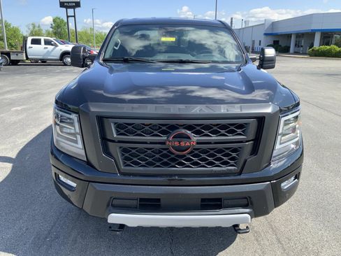 Used 2023 Nissan Titan PRO-4X AWD/4WD image 3