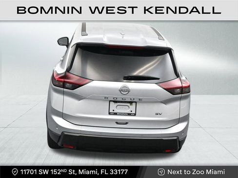 Used 2024 Nissan Rogue SV image 16