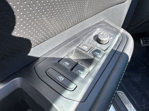 Used 2025 Volkswagen Atlas SEL Premium R-Line image 23