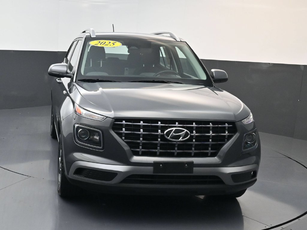 Certified 2025 Hyundai Venue SEL FWD image 9