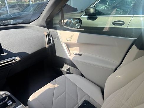 Used 2024 BMW iX xDrive50 w/ Sport Package AWD/4WD image 23