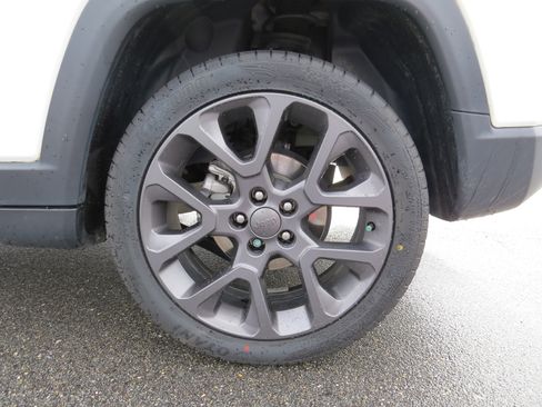 Certified 2021 Jeep Compass Latitude image 12