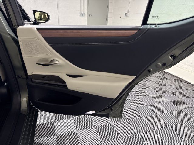 Used 2025 Lexus ES 350 w/ Premium Package FWD image 18