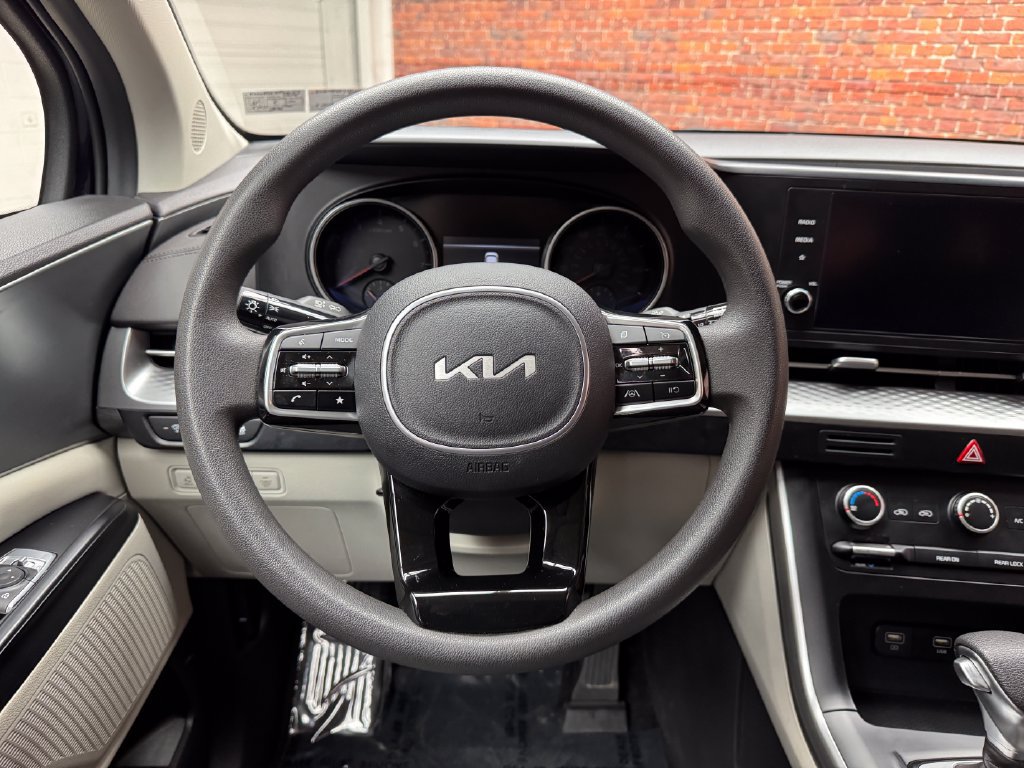 Used 2024 Kia Carnival LX FWD image 14